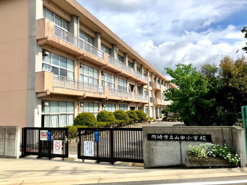 Okazaki-City-Yamanaka-Elementary-School-3
