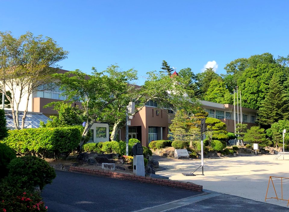 Okazaki-City-OKutono-Elementary-School-2