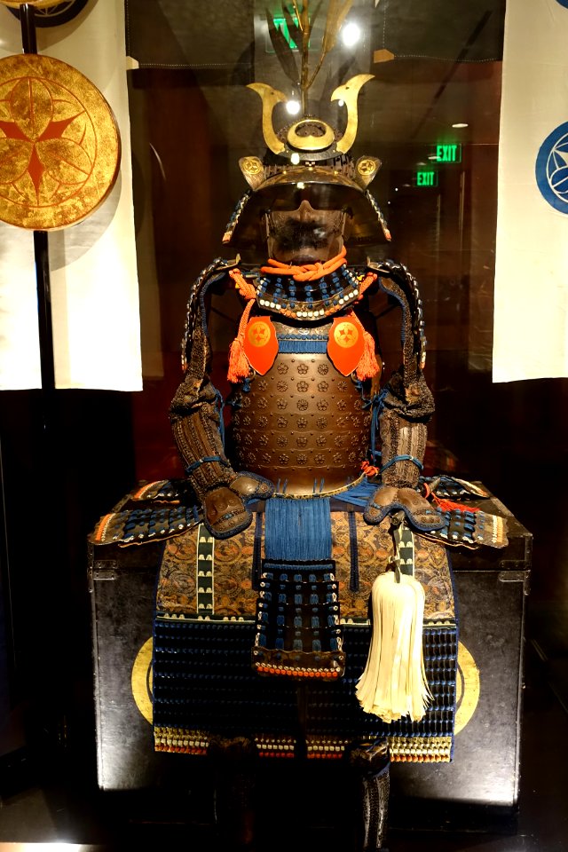 Okegawado tosei gusoku armor and accessories, signed Kojima Munenao (helmet, mask, chest armor, sleeves), Japan, Edo period, mid to late 1700s AD - The Ann and Gabriel Barbier-Mueller Museum - DSC05448