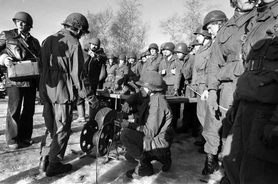 Oefening Nederlandse militairen die naar Libanon gaan in bossen bij Schayk (expl, Bestanddeelnr 930-1147