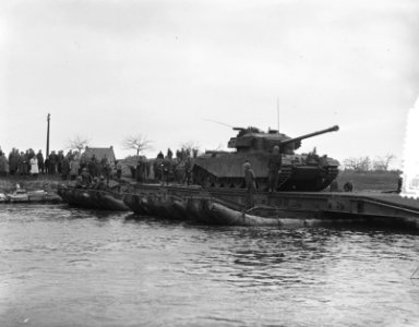 Oefening Otter vervoer tanks per boot en overtocht aanvalsboten, Bestanddeelnr 907-0158