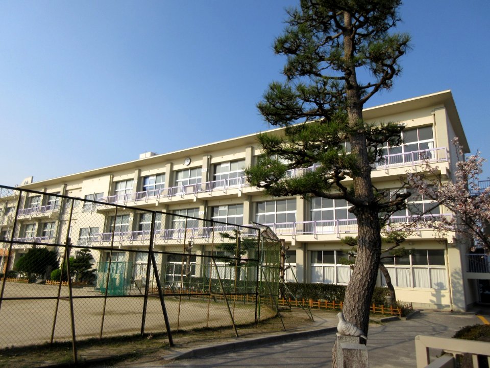 Okazaki-City-Yahagiminami-Elementary-School-1