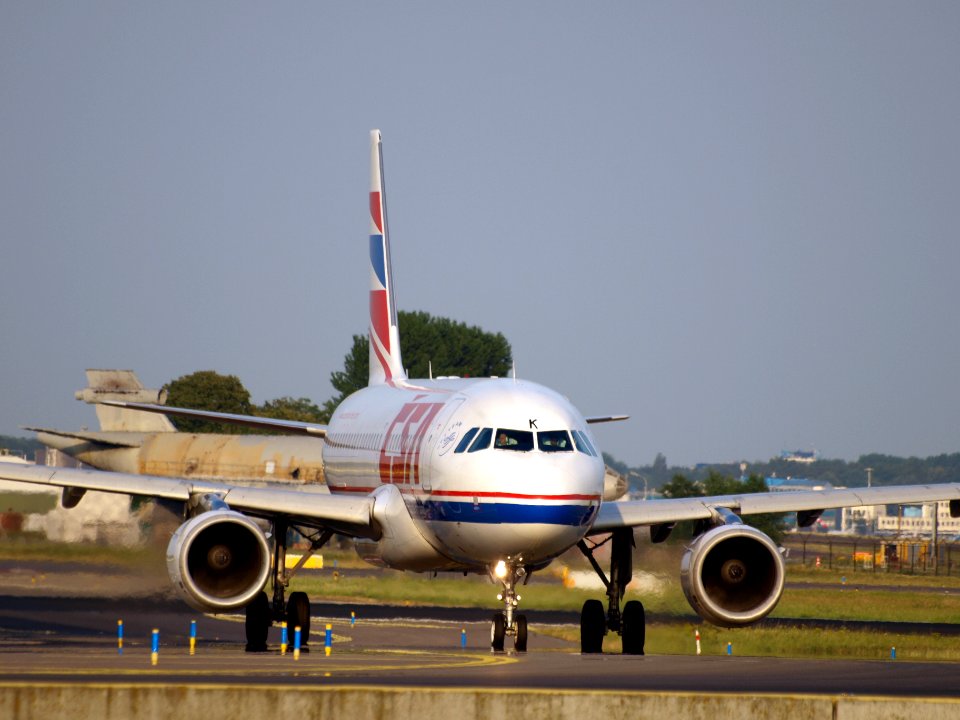 OK-MEK Czech Airlines (CSA) Airbus A319-112 - cn 3043 taxiing 22july2013 pic-001