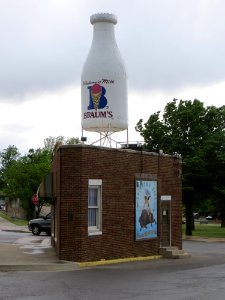 OK-OKC-NClassen-milkbottlegrocery