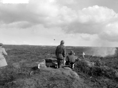 Oefening met Cobra anti-tankraket, Bestanddeelnr 912-2492