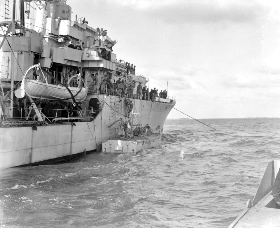 Oefening Mariniers op Texel. Generaal Noble (US Marine Corps) van boord Hr. Ms…, Bestanddeelnr 905-3513