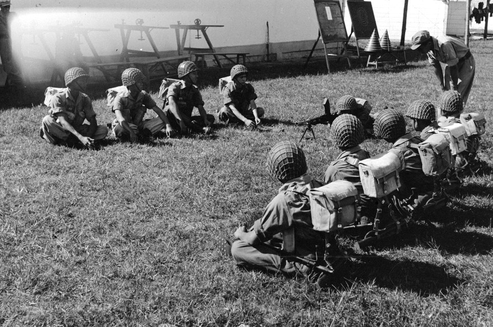 Oefening met brengun, Bestanddeelnr 335