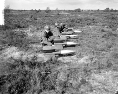 Oefening met Cobra anti-tankraket, Bestanddeelnr 912-2484