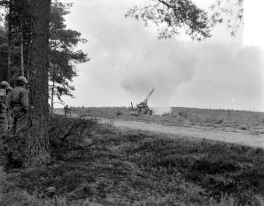 Oefening Stormveer West Duitsland , schieten met atoomkanon, Bestanddeelnr 907-3294