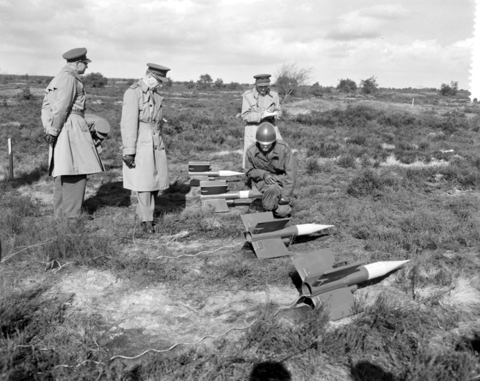 Oefening met Cobra anti-tankraket, Bestanddeelnr 912-2490