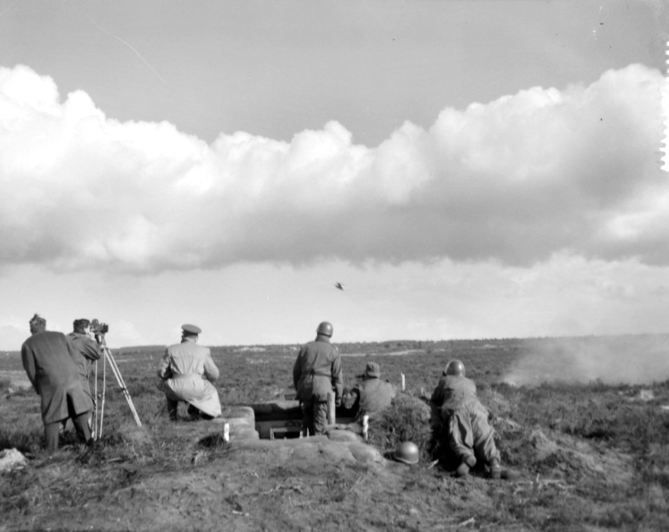 Oefening met Cobra anti-tankraket, Bestanddeelnr 912-2483