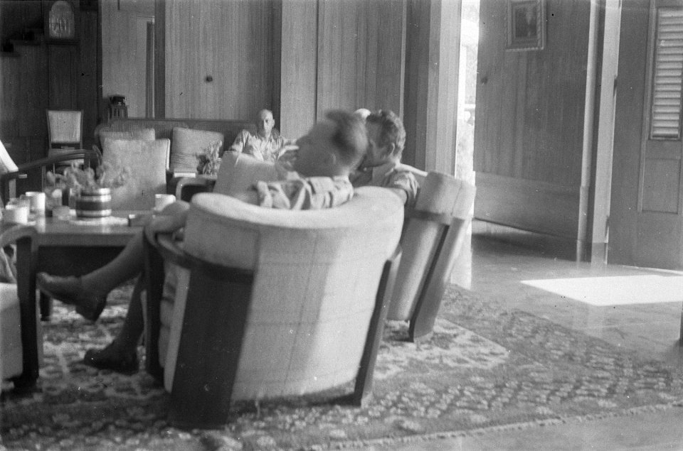 Officieren in lounge, Bestanddeelnr 118-1-3