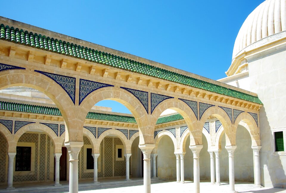 Dome mausoleum columns