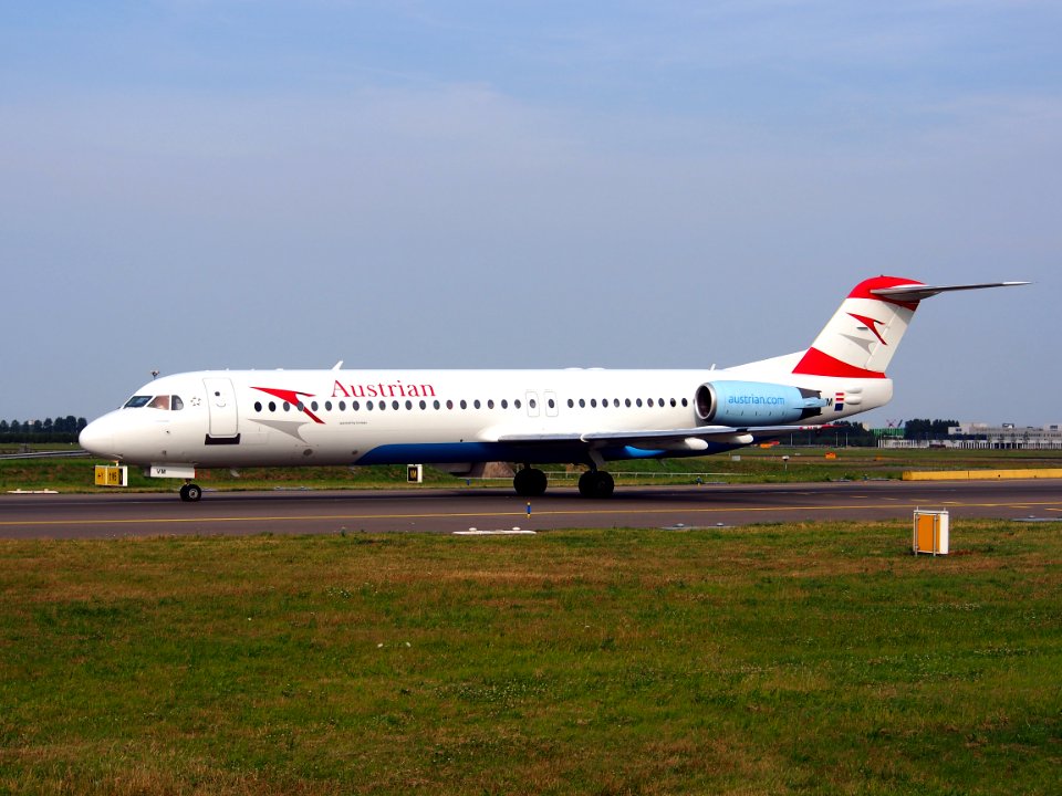 OE-LVM Austrian Airlines Fokker F100 - cn 11361, taxiing 22july2013 pic-003
