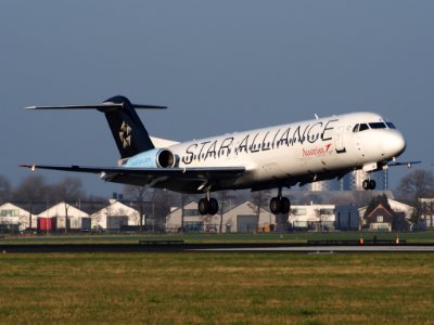 OE-LVG Austrian Airlines Fokker F100, landing at Schiphol (AMS - EHAM), Netherlands, pic2