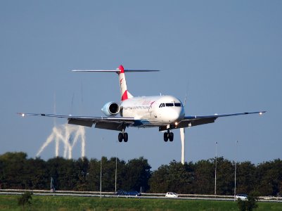 OE-LVC Austrian Airlines Fokker F100 - cn 11446 landing at Schiphol pic1