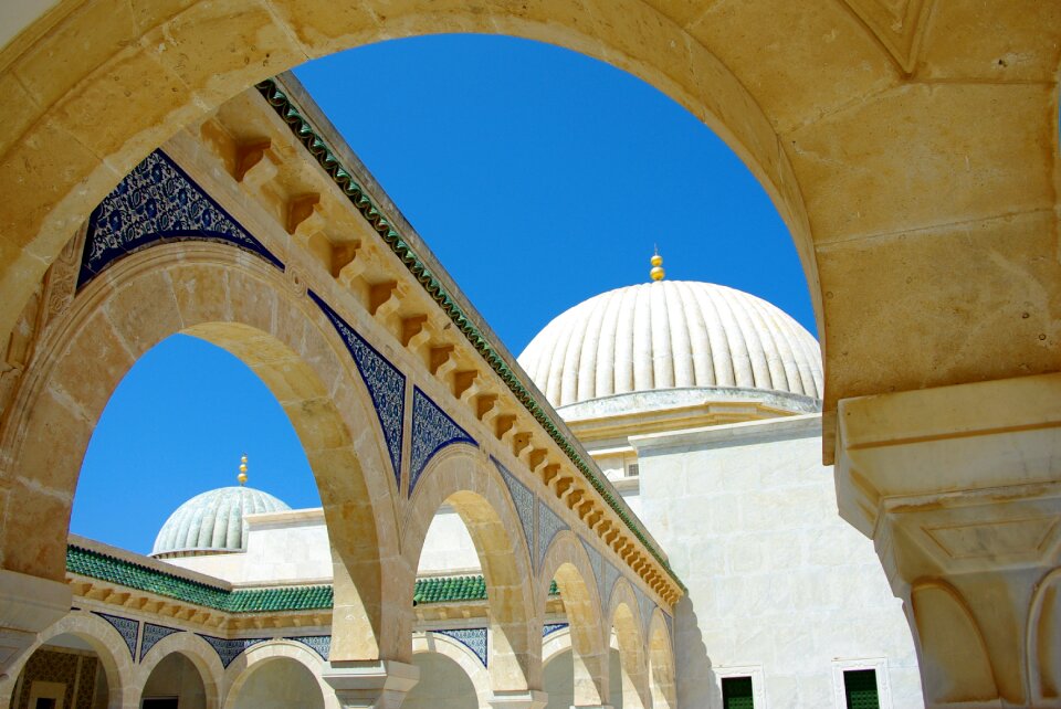 Dome mausoleum columns