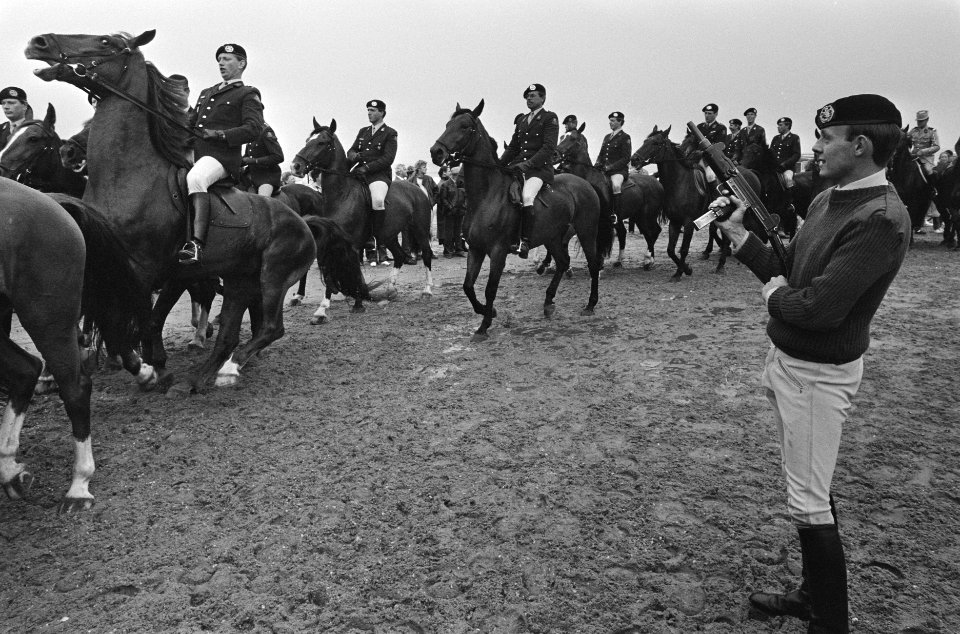 Oefenen voor Prinsjesdag op Scheveningse strand, Bestanddeelnr 933-7599