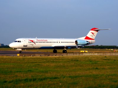 OE-LVE Austrian Airlines Fokker F100 - cn 11499 taxiing 22July2013 pic-003