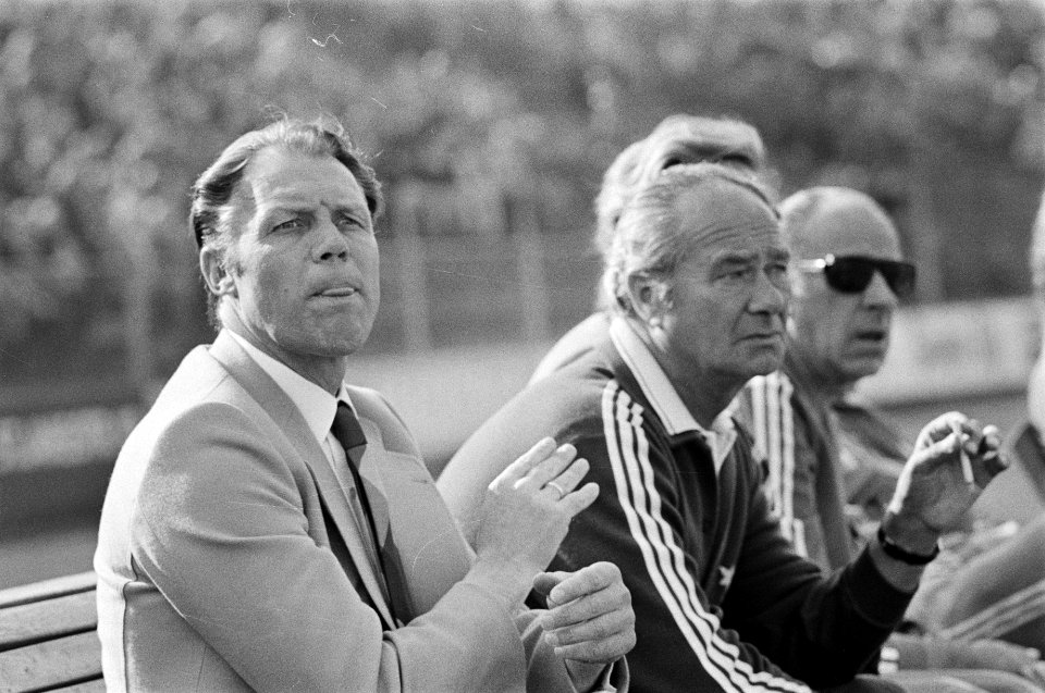 Oefenwedstrijd voor WK voetbal 1974 Nederland tegen Kickers Offenbach 2-1 Mich, Bestanddeelnr 927-2297