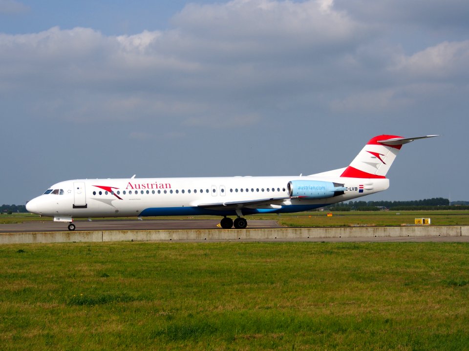 OE-LVB Austrian Airlines Fokker F100 - cn 11502 taxiing 14july2013 pic-003