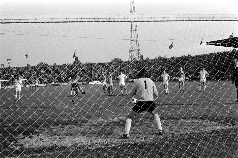 Oefenwedstrijd voor WK voetbal 1974 Nederland tegen Kickers Offenbach 2-1 Nees, Bestanddeelnr 927-2294