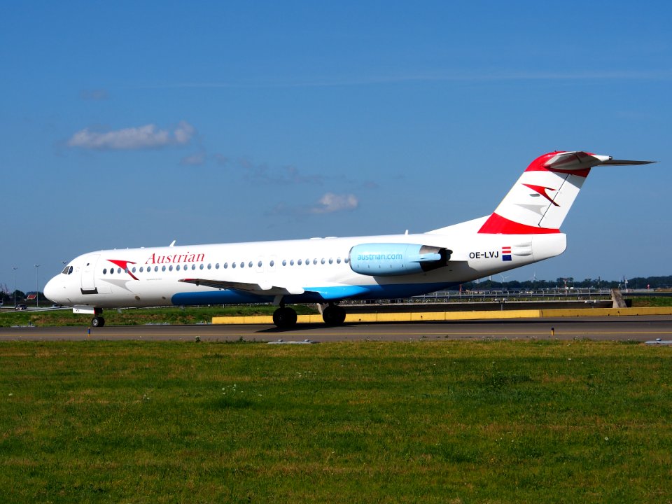 OE-LVJ Austrian Airlines Fokker F100 - cn 11359 taxiing 19july2013 pic-006