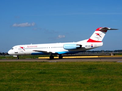 OE-LVJ Austrian Airlines Fokker F100 - cn 11359 taxiing 19july2013 pic-006