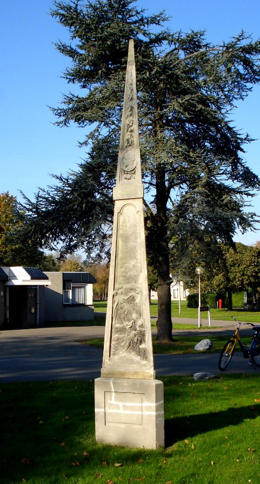 Oegstgeest kunstwerk obelisk