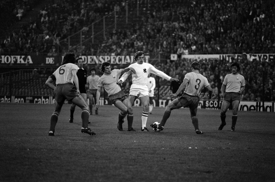 Oefenwedstrijd WK voetbal, Nederland tegen Roemenië 0-0 Piet Keizer in actie, Bestanddeelnr 927-2330
