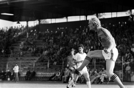 Oefenwedstrijd voor WK voetbal 1974 Nederland tegen Kickers Offenbach 2-1 nr , Bestanddeelnr 927-2300