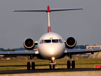 OE-LVE Austrian Airlines Fokker F100 - cn 11499 taxiing 22July2013 pic-002