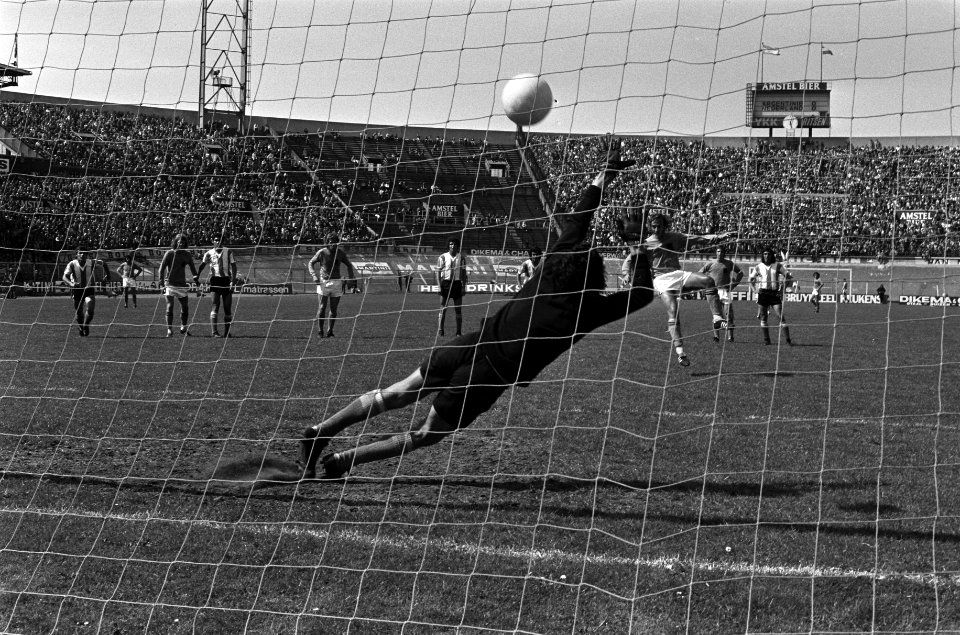 Oefeninterland Nederland tegen Argentinie 4-1 strafschop door Neeskens, Bestanddeelnr 927-2152
