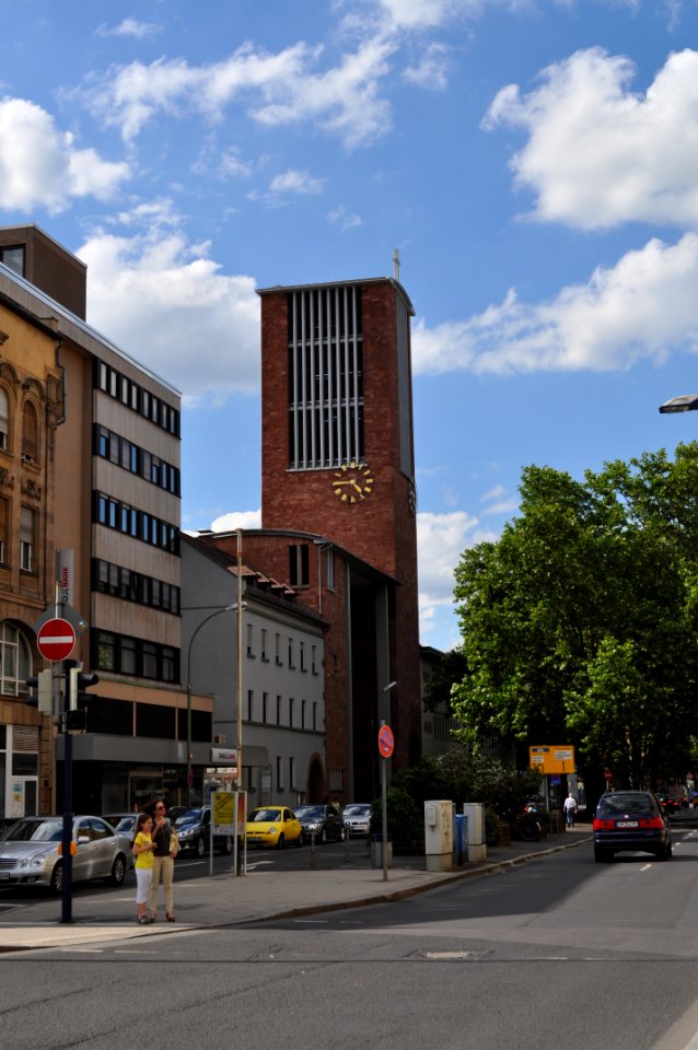 Offenbach, Kaiserstraße, St. Paul Dominikus