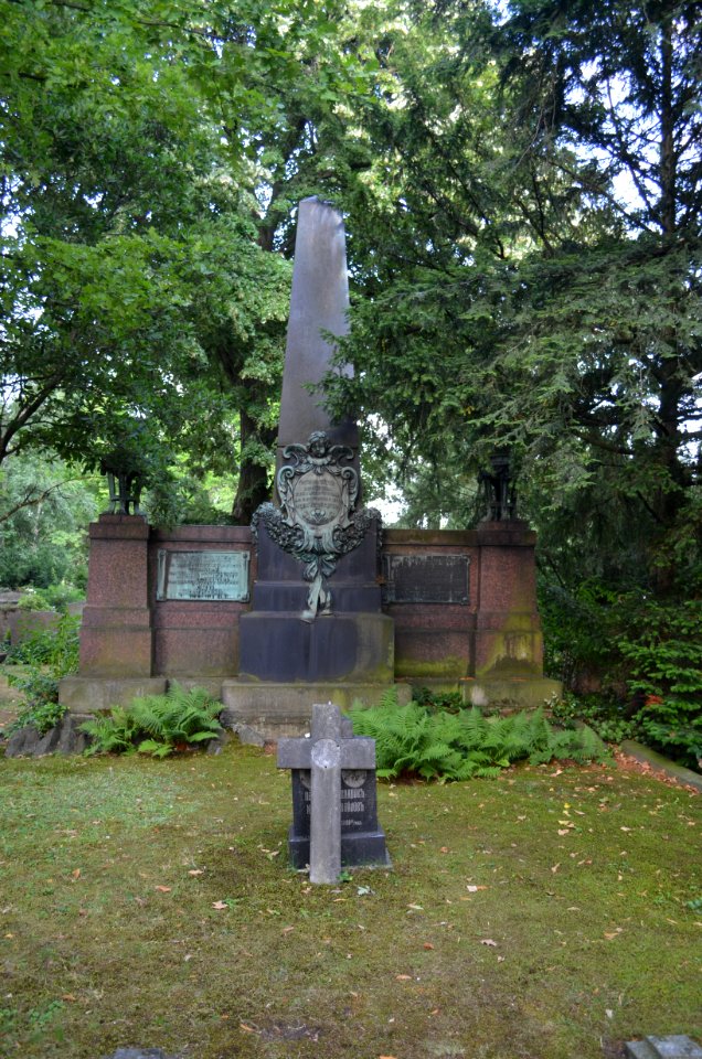 Offenbach, Alter Friedhof, Denkmal für die Toten des Eisenbahnunglücks von 1900, 2017