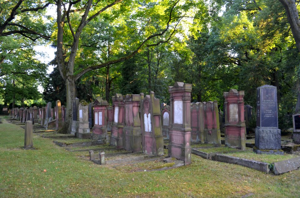 Offenbach, Alter Friedhof, jüdischer Teil, Gräber