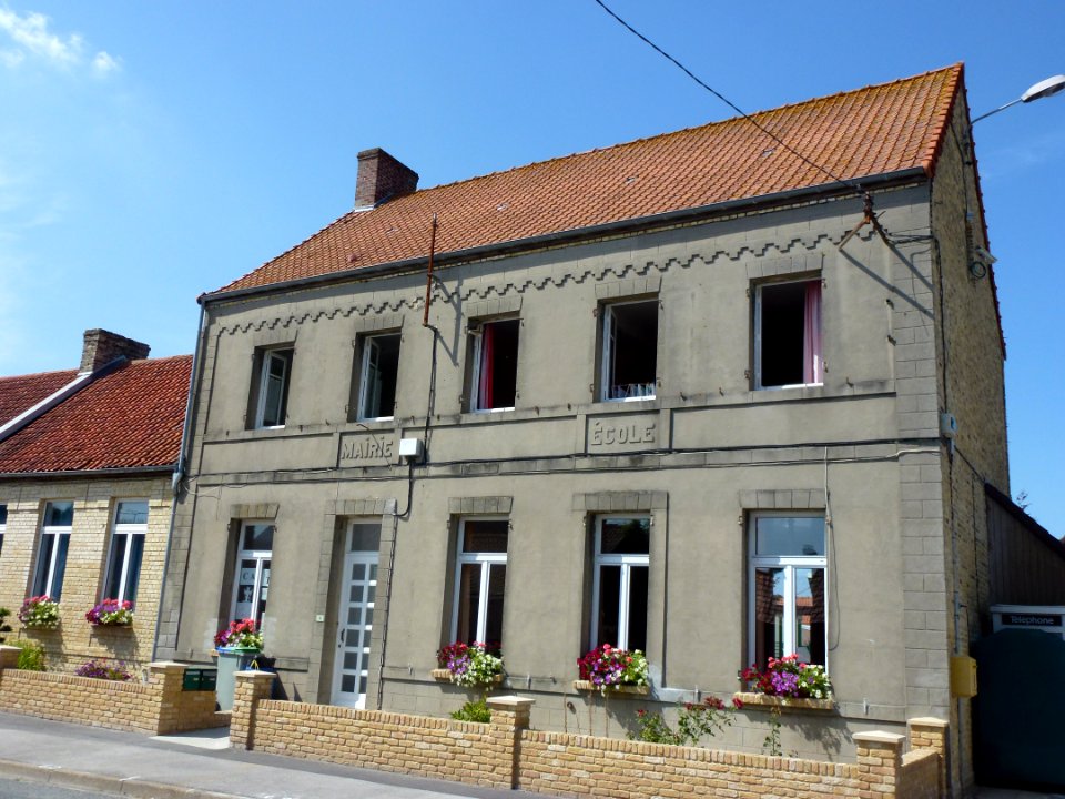 Offekerque (Pas-de-Calais) ancienne mairie - école