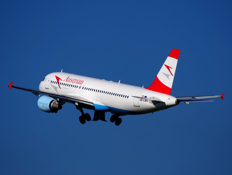 OE-LBN Austrian Airlines Airbus A320-214 - cn 768 takeoff from Schiphol (AMS - EHAM), The Netherlands, 16may2014, pic-4