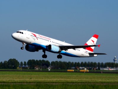 OE-LBN Austrian Airlines Airbus A320-214 - cn 768 takeoff from Schiphol (AMS - EHAM), The Netherlands, 16may2014, pic-1