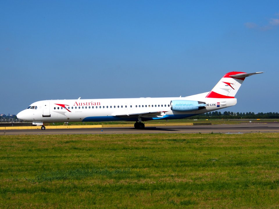 OE-LVK Austrian Airlines Fokker F100 - cn 11397 taxiing 18july2013 pic-003