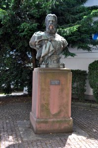 Offenbach, Büste Kaiser Friedrich III, Ecke Ludwigstraße-Geleitsstraße