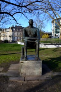 Offenbach, Büsing-Park, Großer Sitzender
