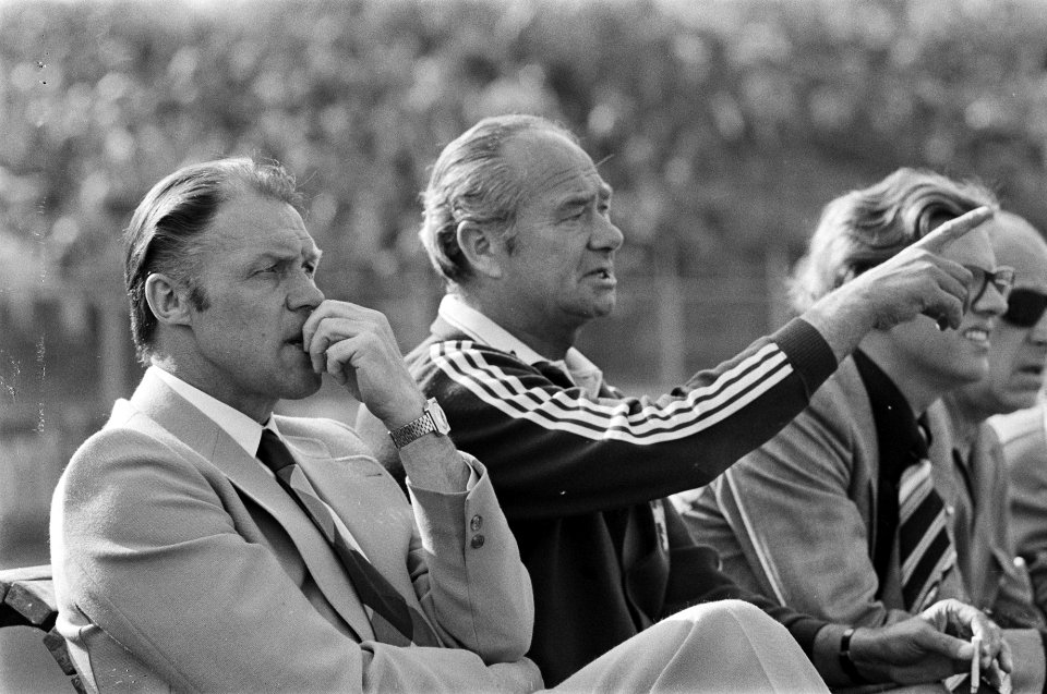 Oefenwedstrijd voor WK voetbal 1974 Nederland tegen Kickers Offenbach 2-1 Mich, Bestanddeelnr 927-2296