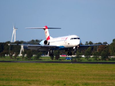 OE-LVC Austrian Airlines Fokker F100 - cn 11446 landing at Schiphol pic2