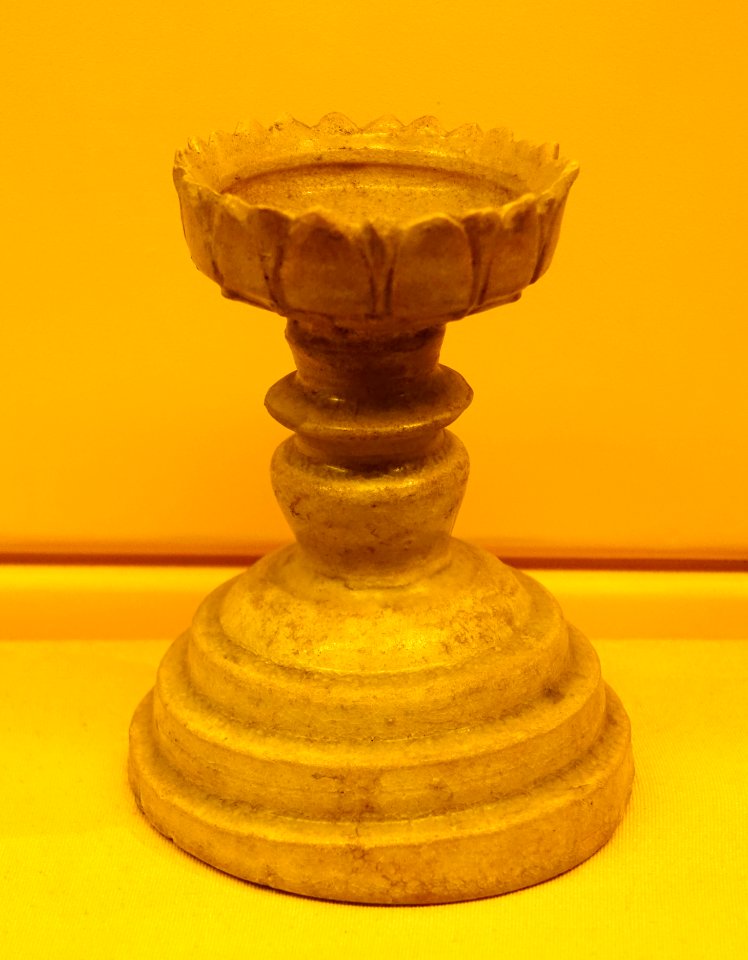 Oil lamp base, Ly-Tran dynasty, 11th-14th century AD, white and brown glazed ceramic - National Museum of Vietnamese History - Hanoi, Vietnam - DSC05528