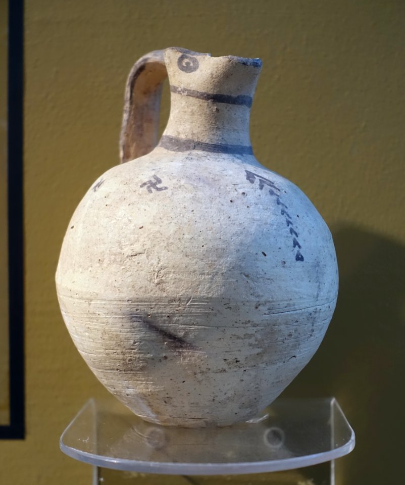Oinochoe, Cypro-Geometric III, White Painted III Ware, Ormidhia - Harvard Semitic Museum - Cambridge, MA - DSC06383