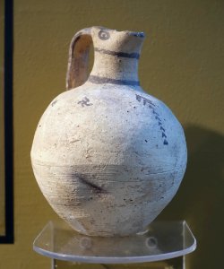 Oinochoe, Cypro-Geometric III, White Painted III Ware, Ormidhia - Harvard Semitic Museum - Cambridge, MA - DSC06383