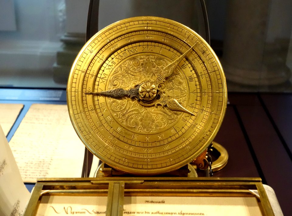 Odometer, Christoph Trechsler the Elder, Dresdren, 1584, view 2 - Mathematisch-Physikalischer Salon, Dresden - DSC08097
