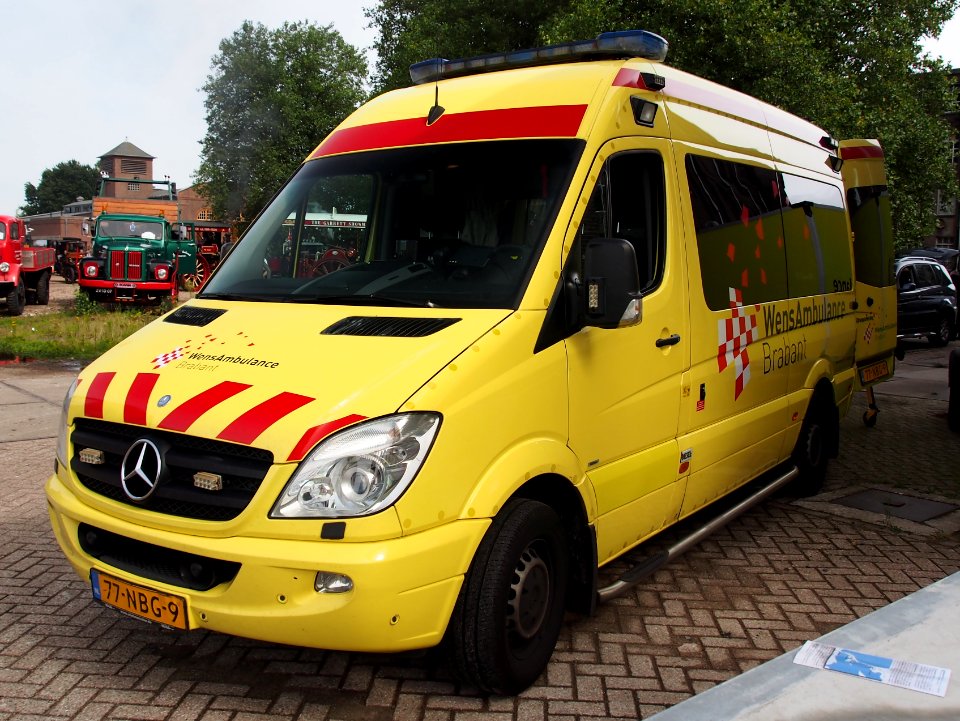Oisterwijkste Stoomdagen 2015, MERCEDES-BENZ 319CDI WensAmbulance Brabant