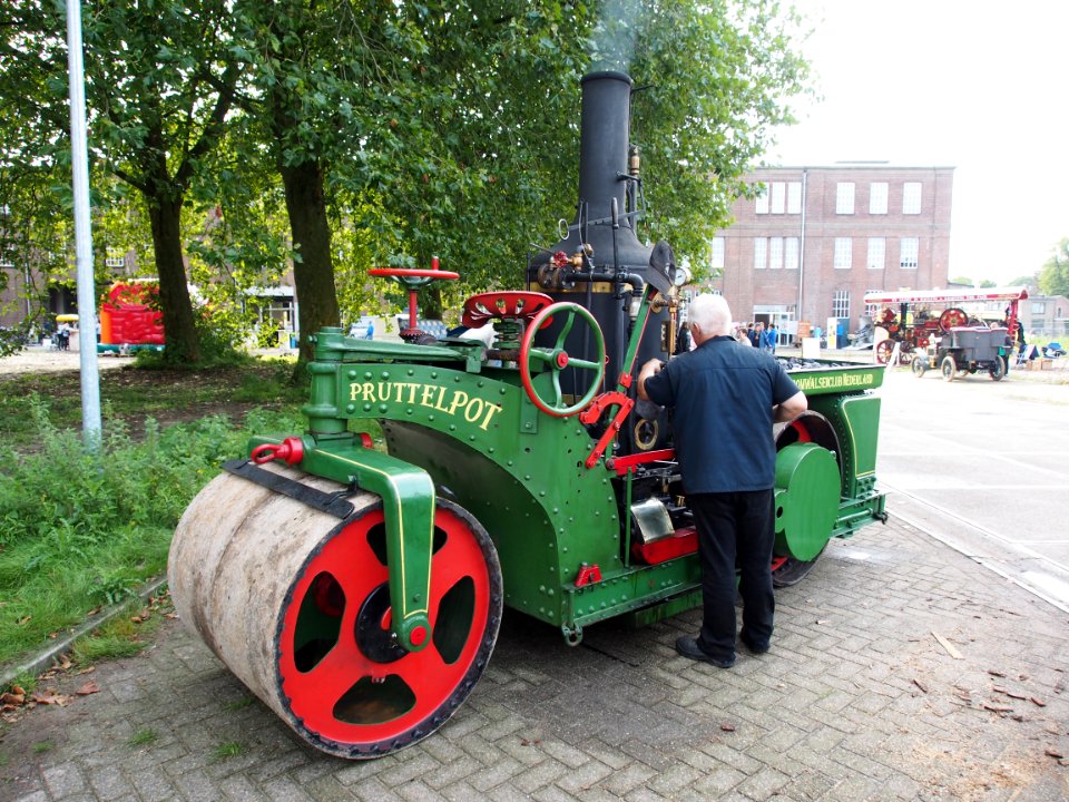 Oisterwijkste Stoomdagen 2015, Pruttelpot, The Kelly - Springfield steam roller foto 1